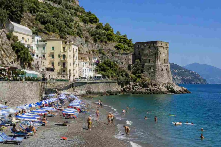 Panoramica della spiaggia di Erchie
