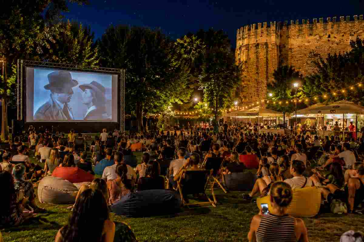 Pubblico assiste ai film